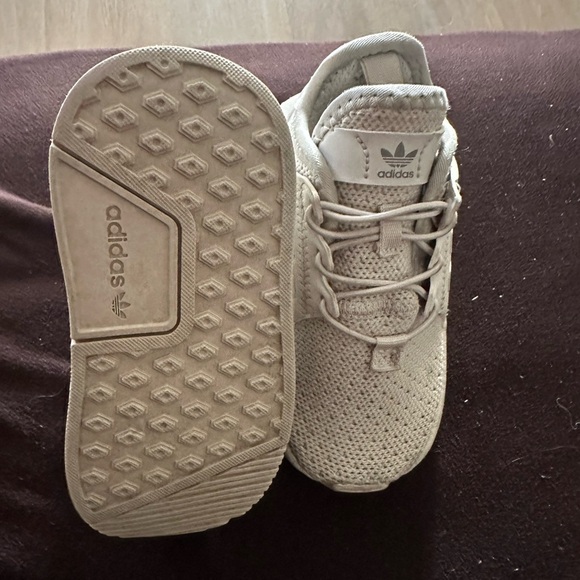 Adidas kid shoes - Picture 2 of 2